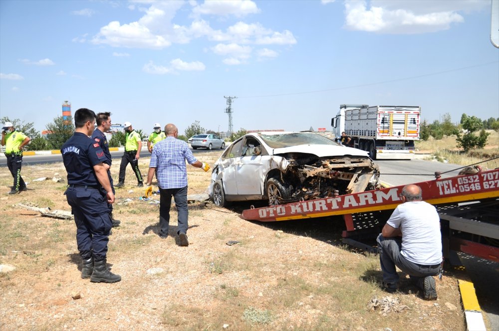 Konya'da Takla Atan Araçtaki Aynı Aileden 4 Kişi Yaralandı