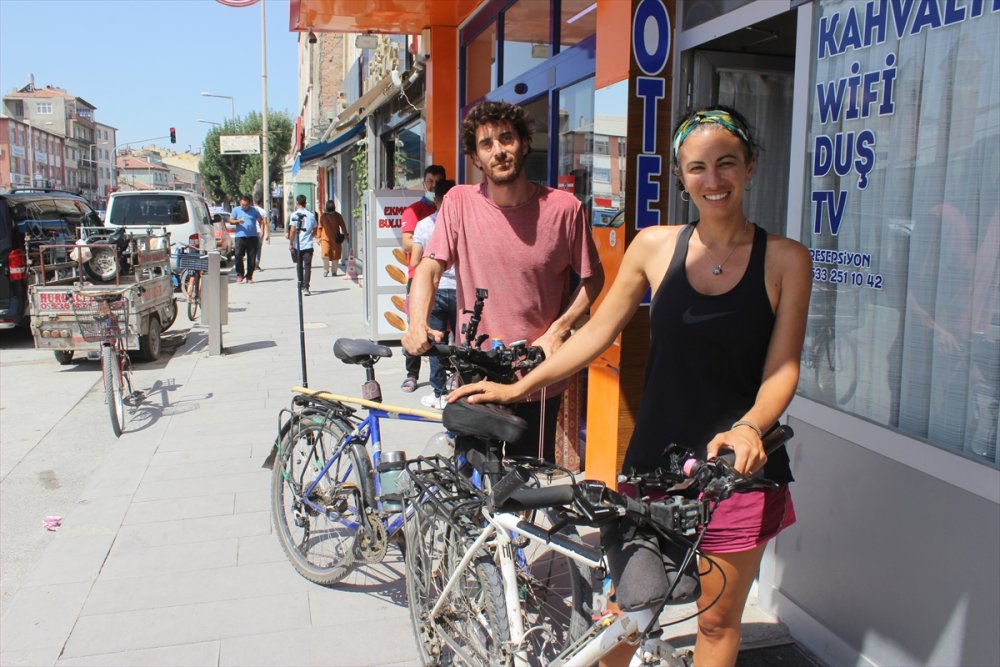 Bisikletiyle Dünya Turuna Çıkan Arjantinli Öğretmen Çift, Karapınar'a Geldi