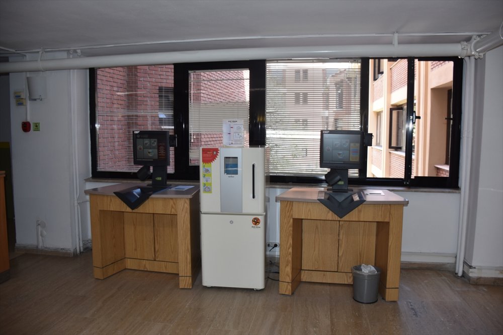 Kitaplar Virüse Karşı Dezenfekte Edilerek Okuyucuyla Buluşuyor