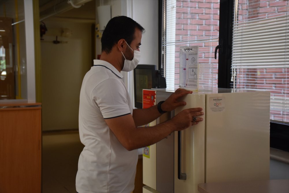 Kitaplar Virüse Karşı Dezenfekte Edilerek Okuyucuyla Buluşuyor