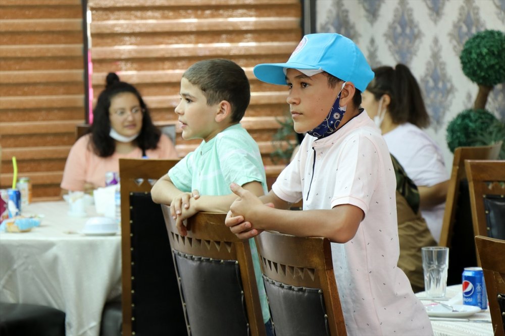 Öz Ağaç-iş Sendikası Üyeleri Huzurevi Ve Sevgi Evi Sakinleriyle Bir Araya Geldi