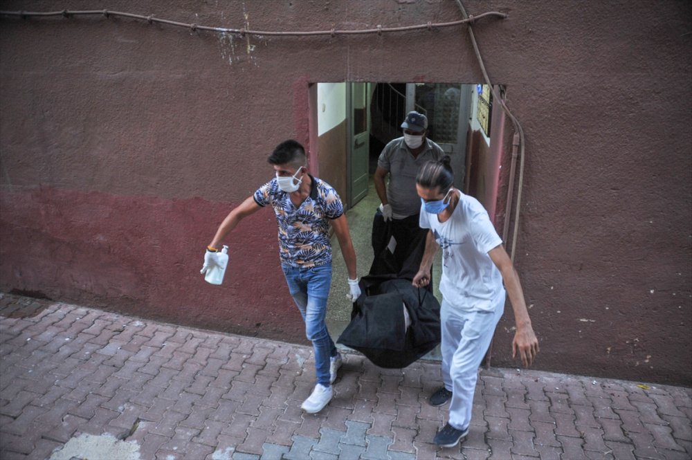 Antalya'da Anne Ve Kızın Cansız Bedenleri Bulundu