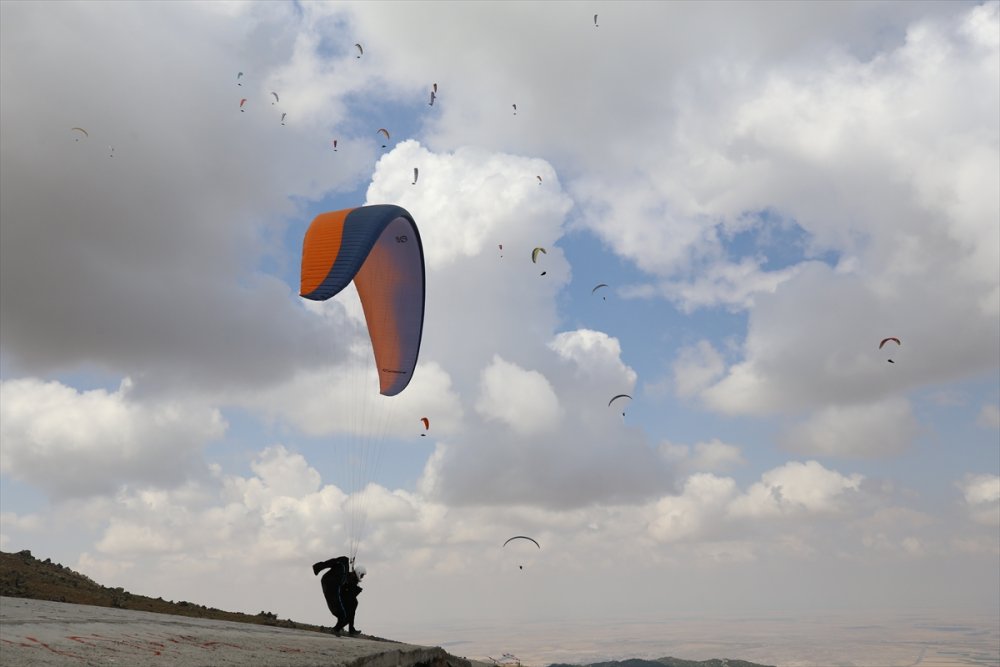 Türkiye Yamaç Paraşütü Mesafe Şampiyonası Aksaray'da Başladı