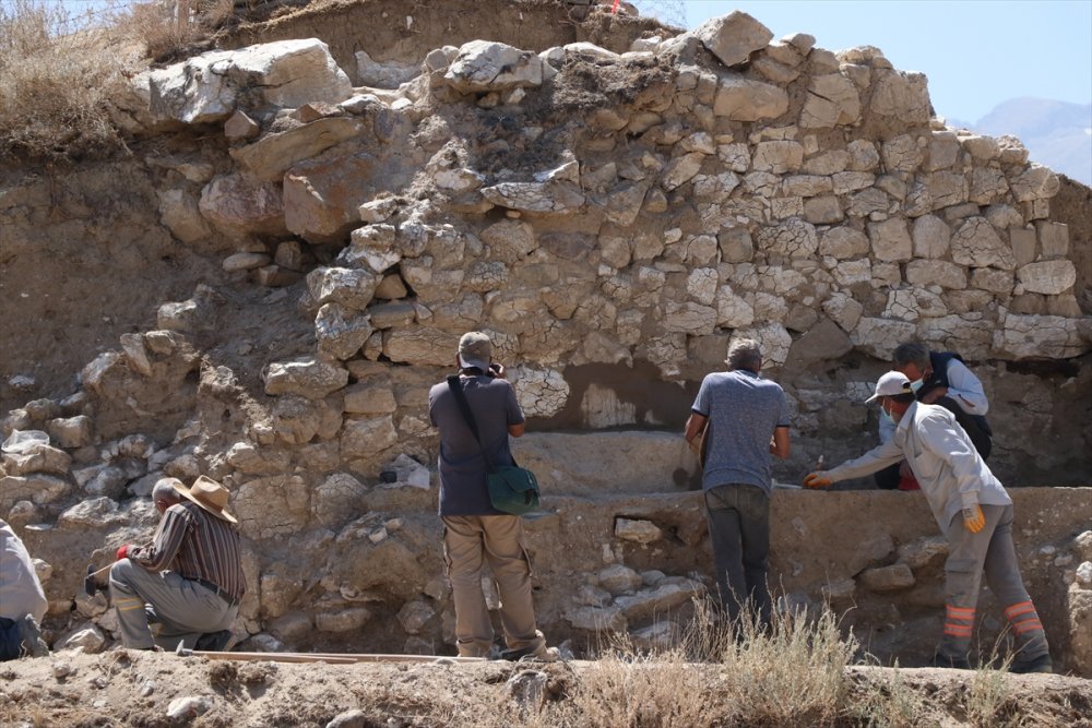 Porsuk Höyük'te Demir Çağı'na Ait Surlar Bulundu
