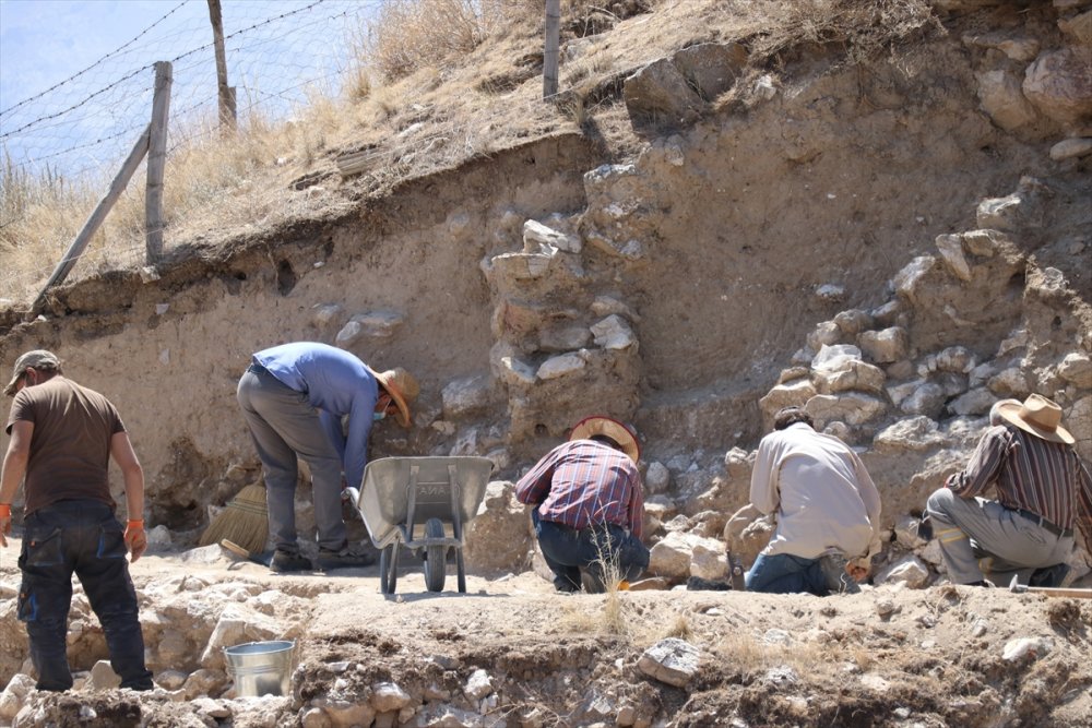 Porsuk Höyük'te Demir Çağı'na Ait Surlar Bulundu