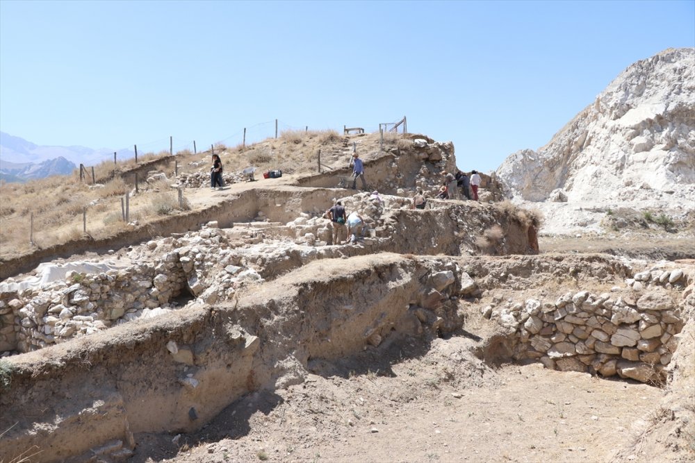 Porsuk Höyük'te Demir Çağı'na Ait Surlar Bulundu