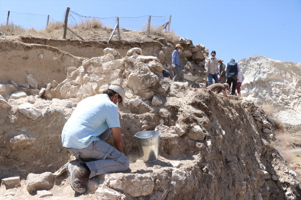 Porsuk Höyük'te Demir Çağı'na Ait Surlar Bulundu