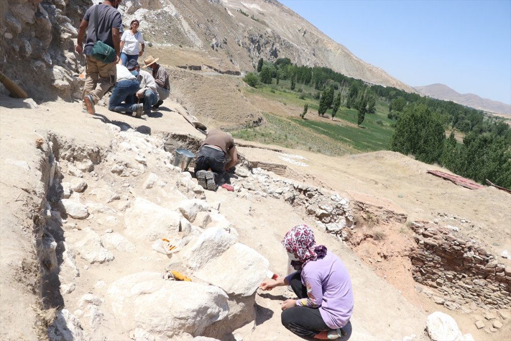 Porsuk Höyük'te Demir Çağı'na Ait Surlar Bulundu