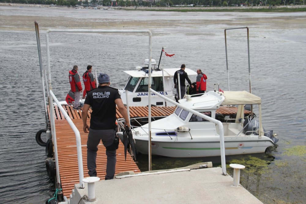 Konya'da Göle Açılan 5 Arkadaştan Biri Kayboldu