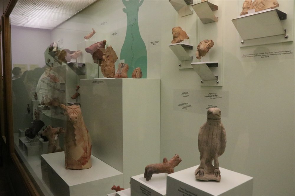 Niğde'de 4 Höyükten Çıkarılan Tarihi Eserler Müzede Sergilenmeye Başlandı