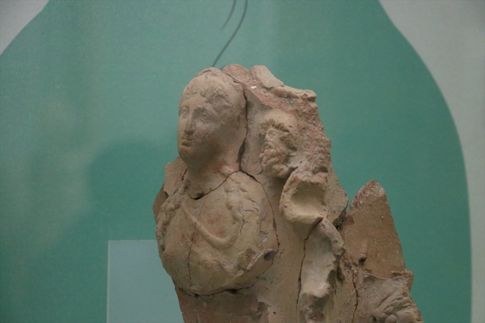 Niğde'de 4 Höyükten Çıkarılan Tarihi Eserler Müzede Sergilenmeye Başlandı