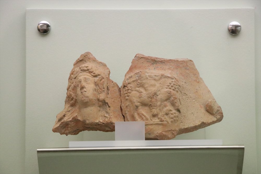 Niğde'de 4 Höyükten Çıkarılan Tarihi Eserler Müzede Sergilenmeye Başlandı