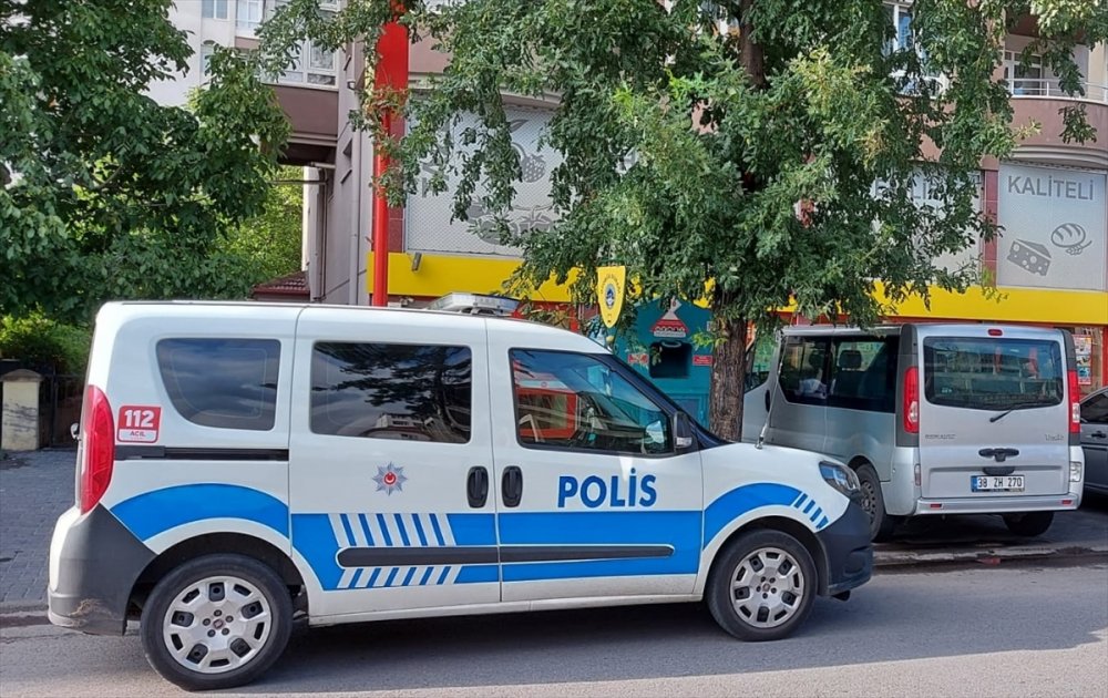 Kayseri'de Bıçaklı Kavgada Yaralanan Kişi Sığındığı Markette İkinci Kez Bıçaklandı