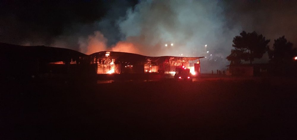 Mut'ta Toptancı Halinde Çıkan Yangın Korkuttu