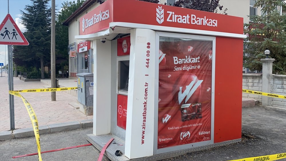 Aksaray'da Atm'ye Forkliftle Saldırı Anı Güvenlik Kamerasında