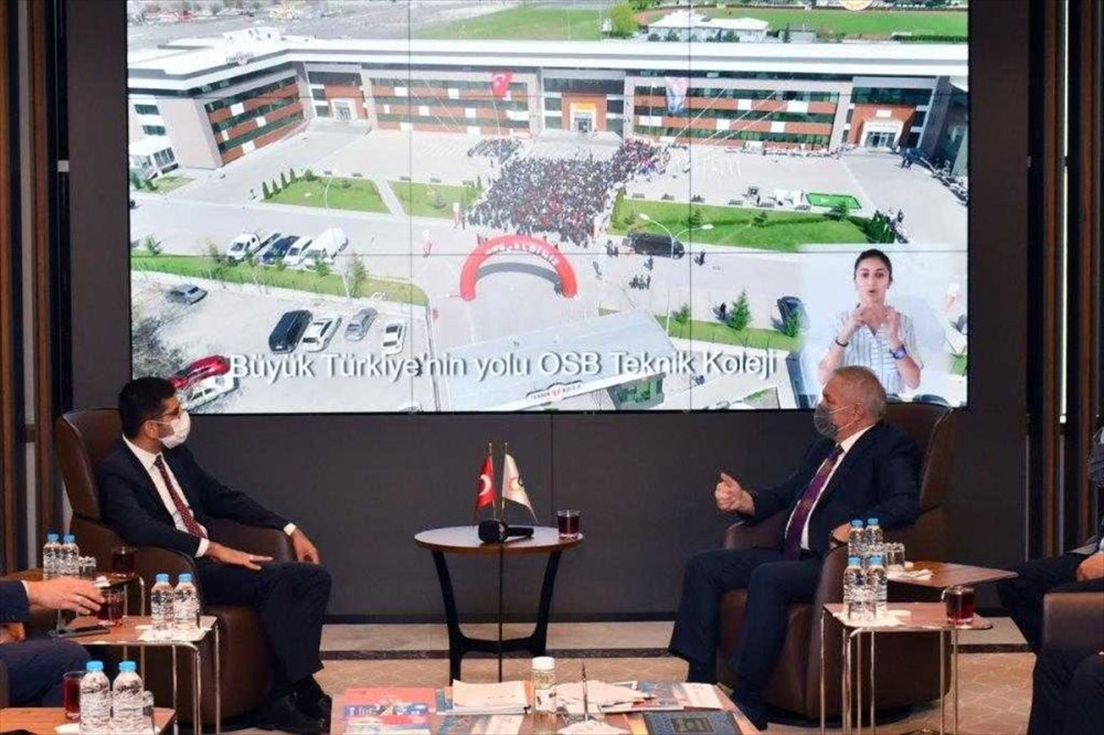 Cumhurbaşkanlığı Yatırım Ofisi Başkanı Dağlıoğlu, Kayseri OSB Başkanı Nursaçan'ı Ziyaret Etti