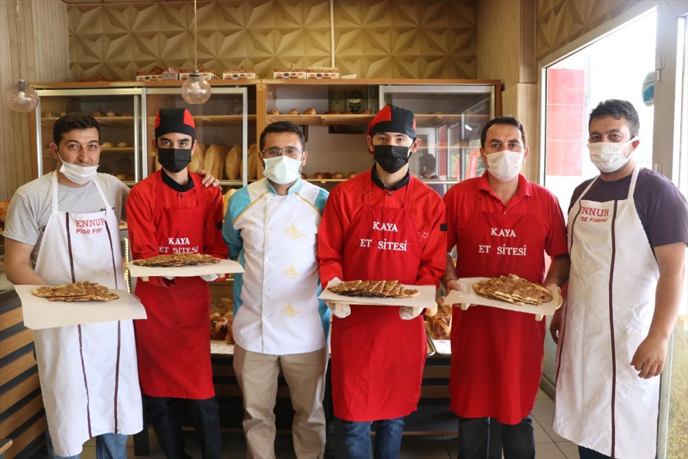 Kayseri'de Maharetli "Özel" Eller, Telafi Derslerinde İş Yerlerinde Yemek Yapmayı Öğreniyor