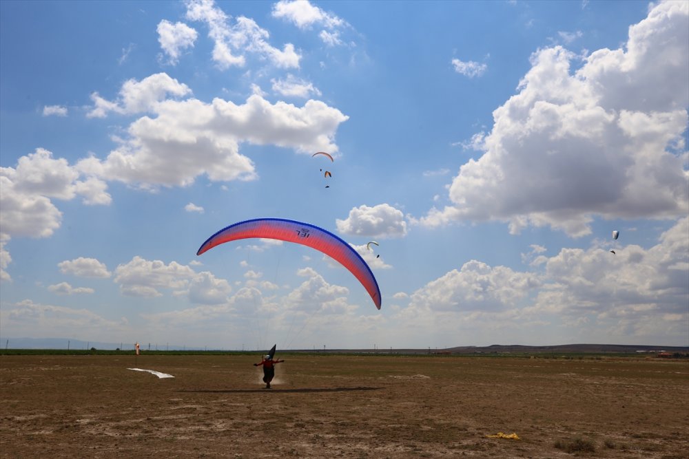 Yamaç Paraşütçüleri Şehit Ömer Haslidemir'in Mezarını Ziyaret Etti