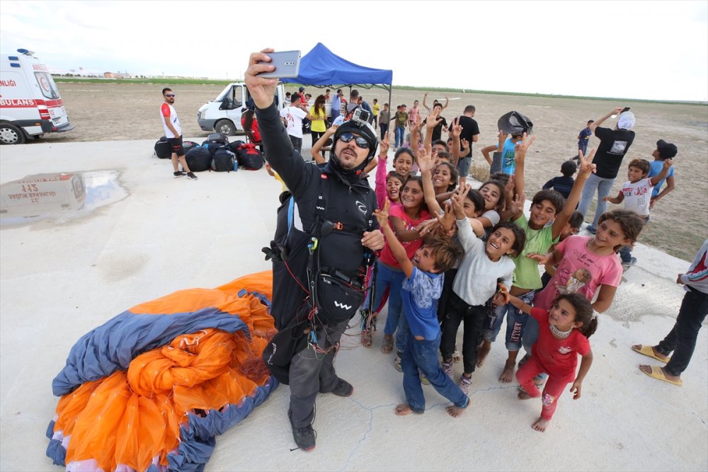 Yamaç Paraşütçüleri Şehit Ömer Haslidemir'in Mezarını Ziyaret Etti