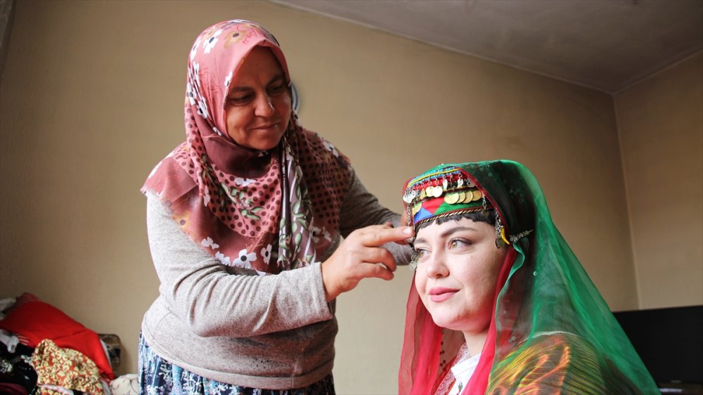 Geleneksel Düğün Kıyafetleri Çeyrek Asırdır Terzi Çiftin Elinde Hayat Buluyor