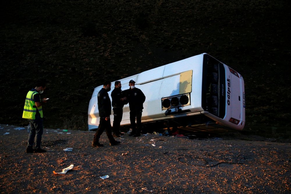 Kayseri'de Midibüs Şarampole Devrildi: 19 Yaralı