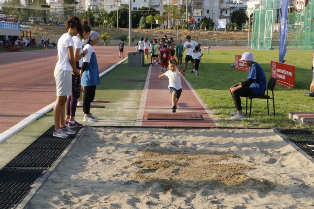Antalya'da Çocuklar Spor Şenliğinde Eğlendi