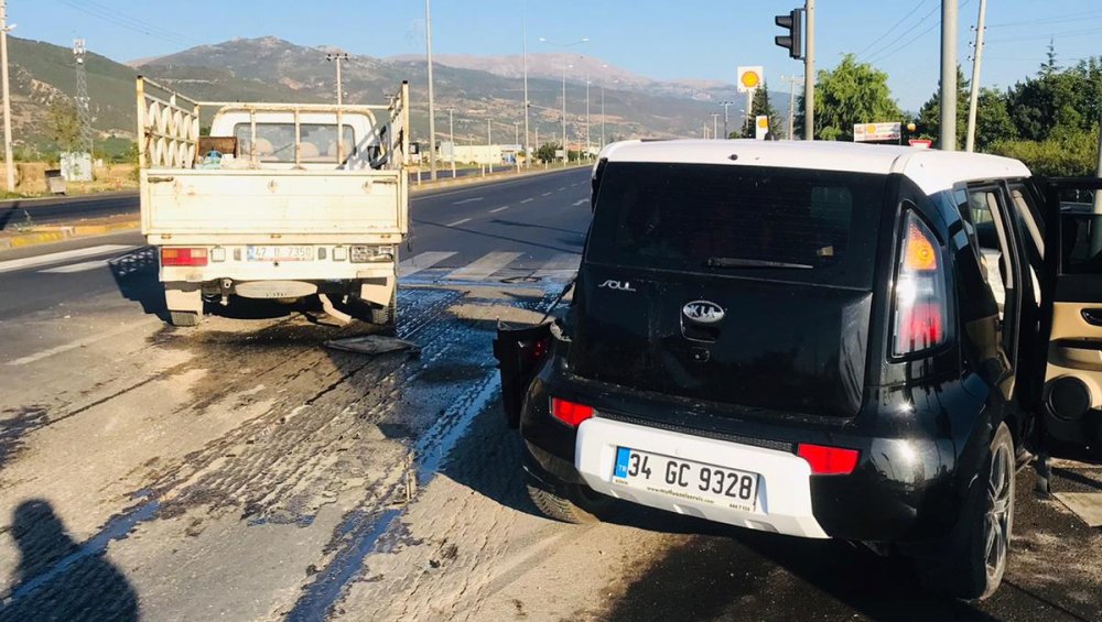 Konya'da Kamyonet İle Otomobilin Kazasında 8 Yaralı Var