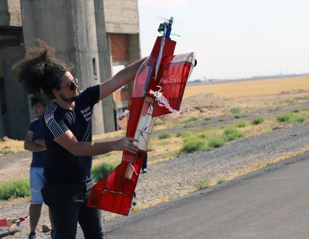 Aksaray Gençlik Merkezi Öğrencileri Yaptıkları 7 Metrelik Model Uçakla Guinness'i Hedefliyor