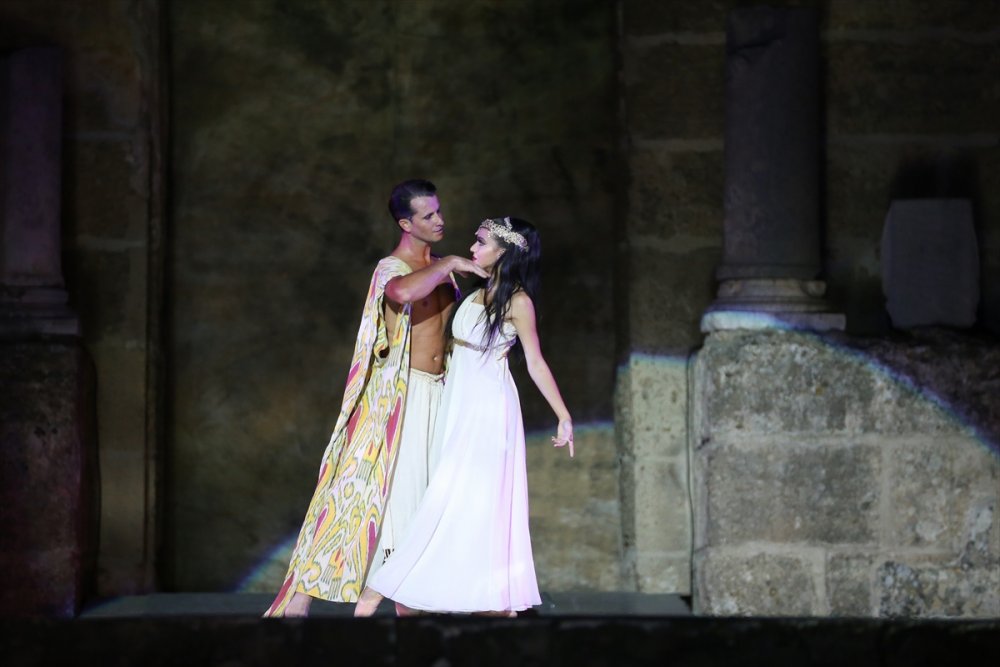 Anadolu Ateşi, Salgın Dolayısıyla Uzak Kaldığı Sahnelere Dönüyor