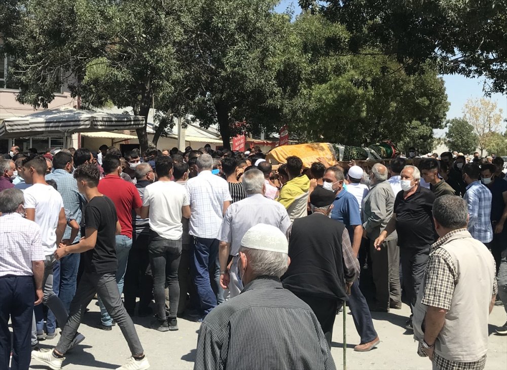 Büyükşen Çifti Cinayetinde "Yardım Ve Yataklık" Suçlamasıyla Tutuklu Olan Mustafa Okşen'in Cenazesi Defnedildi