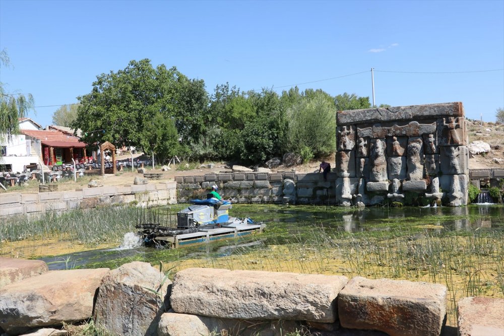 Beyşehir'de Tarihi Mekanlar İle Göl Kıyılarında Temizlik Seferberliği