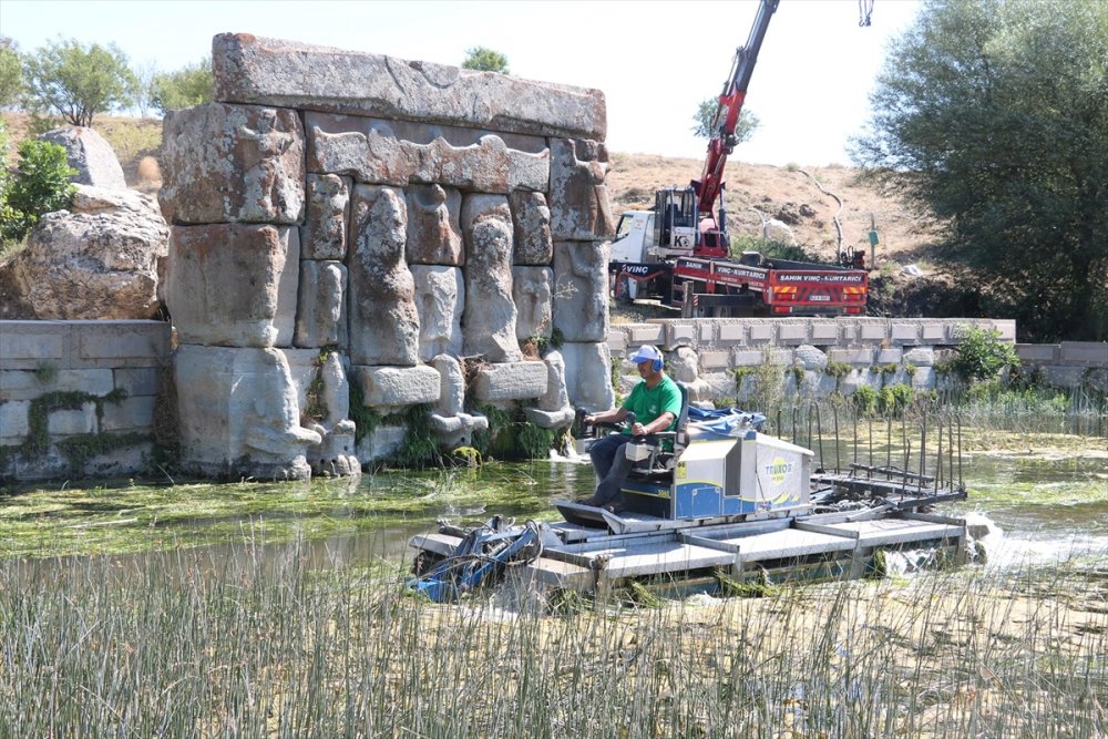Beyşehir'de Tarihi Mekanlar İle Göl Kıyılarında Temizlik Seferberliği