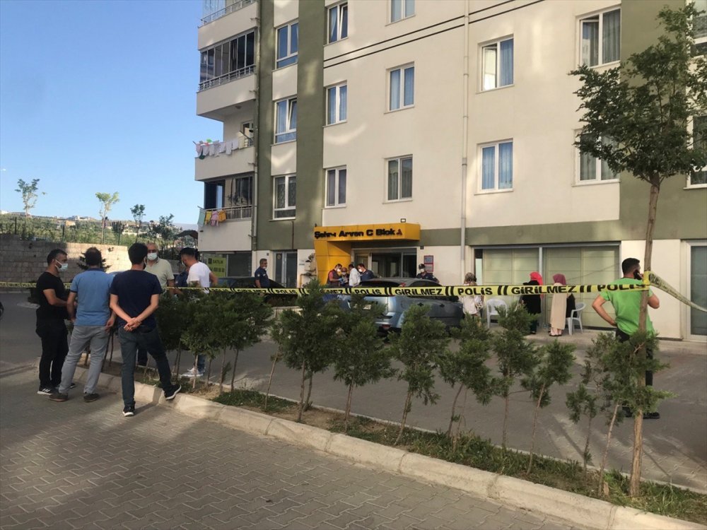 Kayseri'de 14'üncü Kattan Düşen 3 Yaşındaki Çocuk Öldü