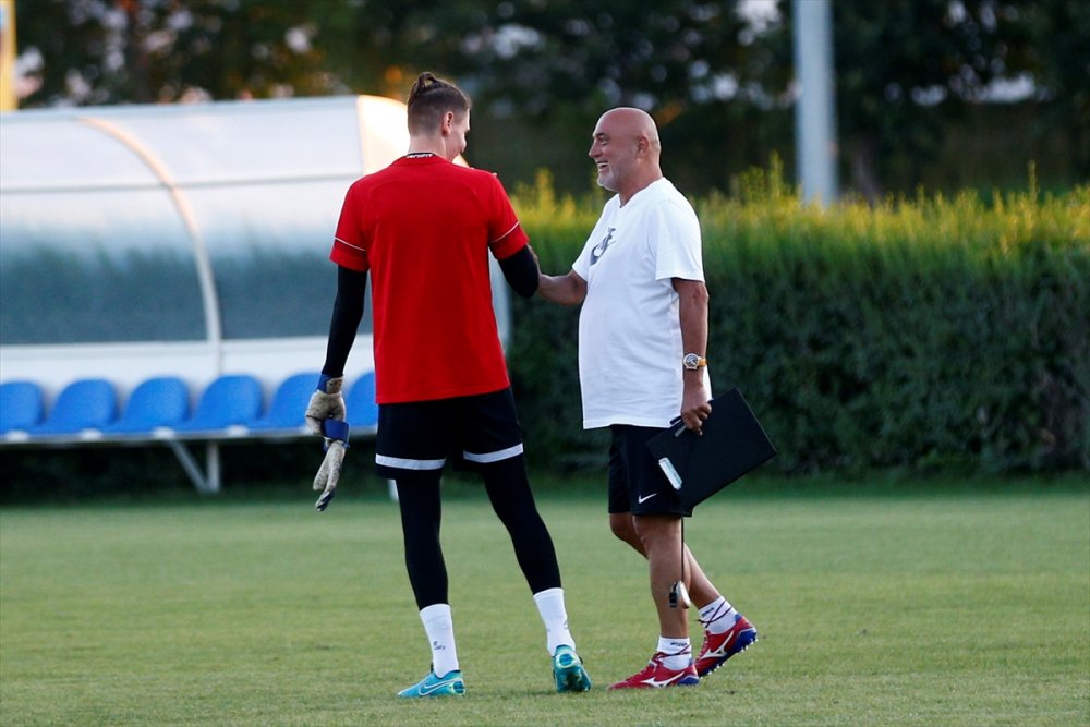 Kayserispor'un Yeni Teknik Direktörü Hikmet Karaman, Takımla İlk Antrenmanına Çıktı