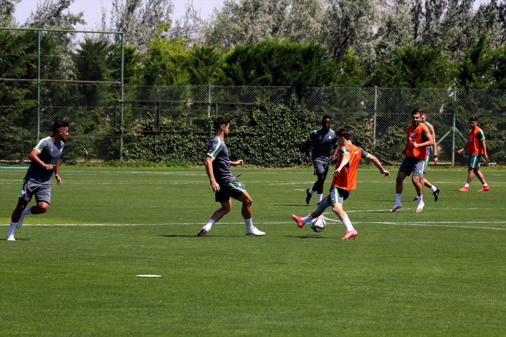 Konyaspor Teknik Direktörü Palut: "Başakşehir Ciddi Bir Rakip, Pazar Günü Önemli Bir Maç Olacak"