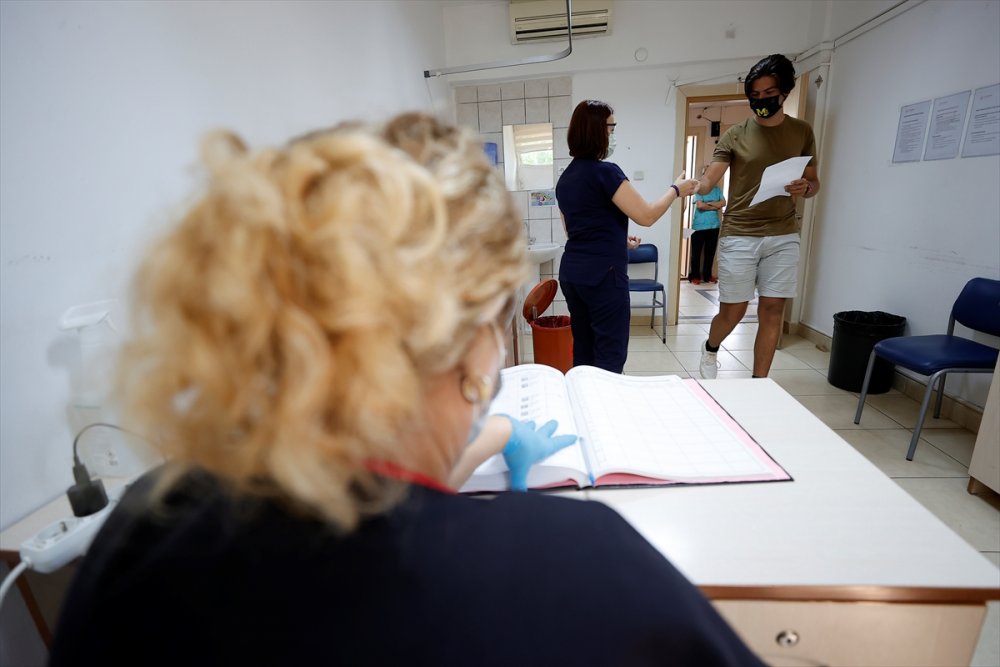 "Turizmin Başkenti" Antalya'da Vatandaşların Aşıya İlgisi Yüksek