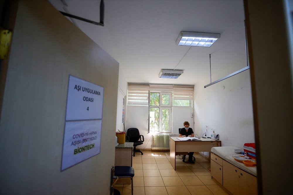 "Turizmin Başkenti" Antalya'da Vatandaşların Aşıya İlgisi Yüksek