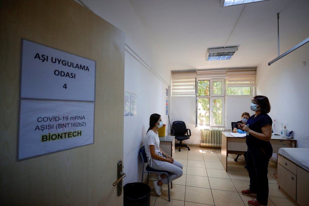 "Turizmin Başkenti" Antalya'da Vatandaşların Aşıya İlgisi Yüksek