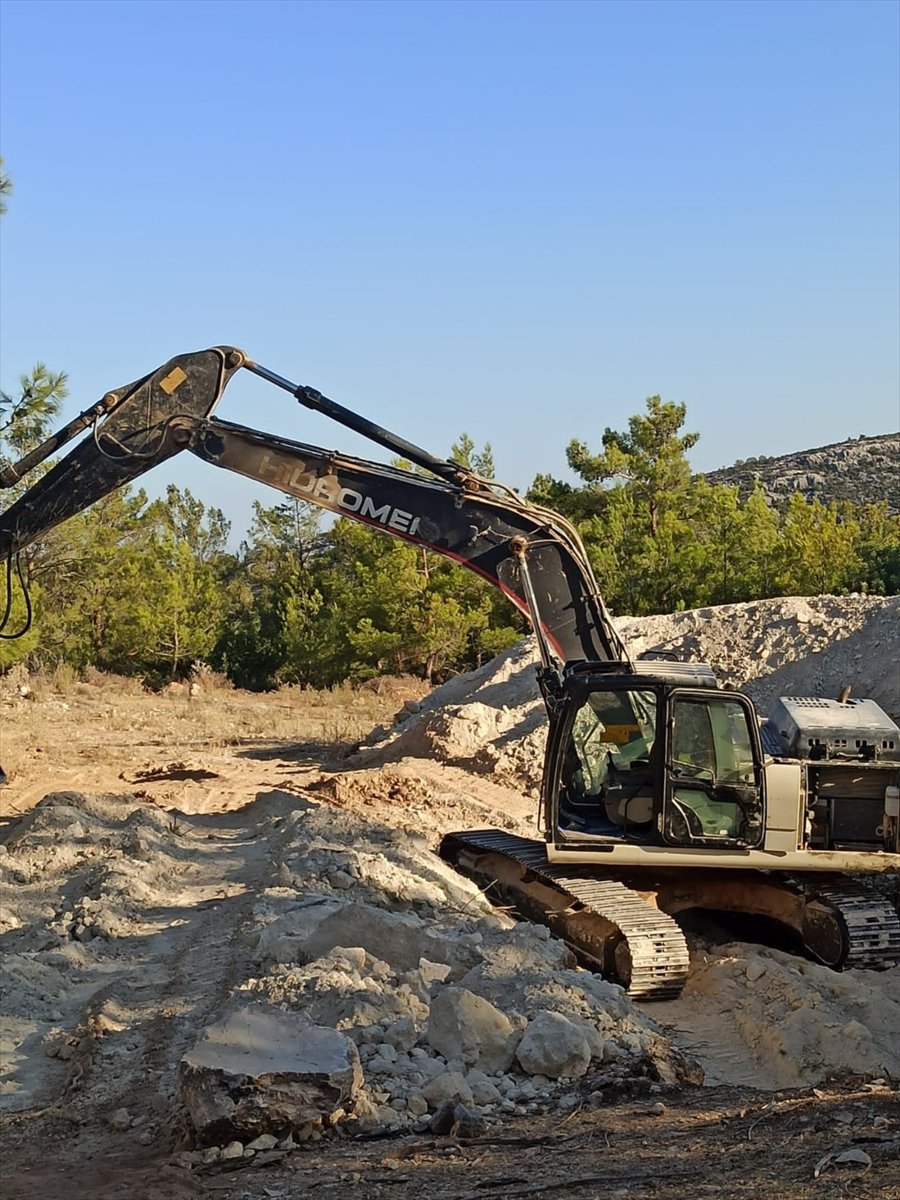 Mersin'de Kaçak Kazı Yapan 7 Kişi Suçüstü Yakalandı