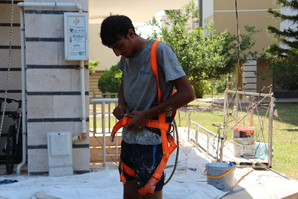 Kardeşiyle Mahsur Kaldığı İskeleden Emniyet Kemeri Sayesinde Kurtarılan İşçi, İş Güvenliğine Dikkati Çekti