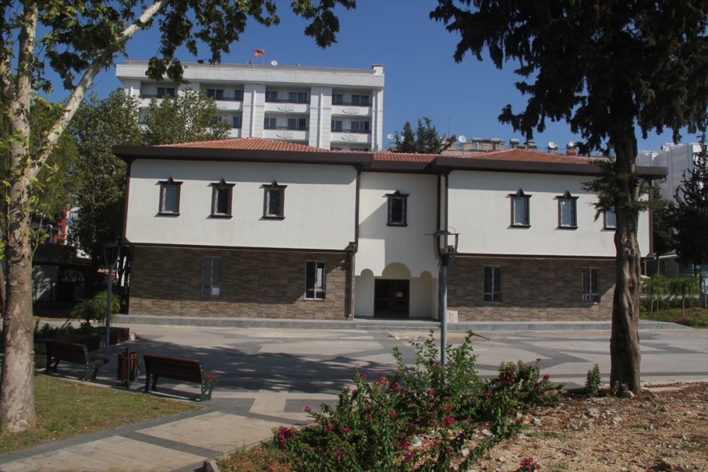 MHP Serik İlçe Teşkilatı Vatandaşlara Aşure Dağıttı