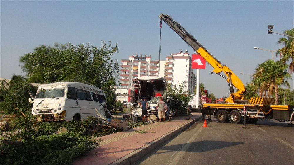 Mersin'de Yolcu Otobüsü Devrildi: 33 Yaralı