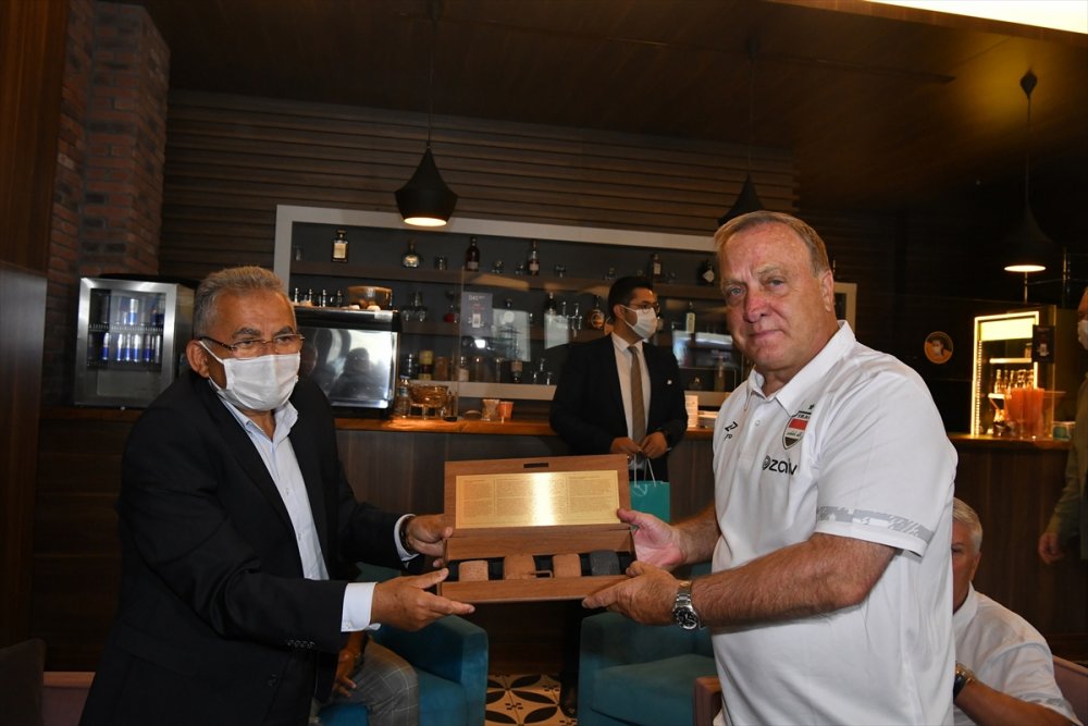 Vali Günaydın Ve Başkan Büyükkılıç'tan, Irak A Milli Futbol Takımı'na Ziyaret