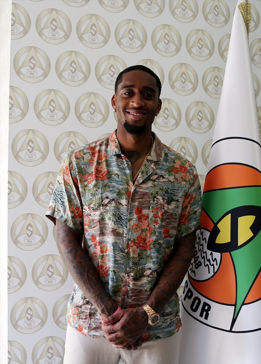 Alanyaspor, Leroy Fer'i Kadrosuna Kattı