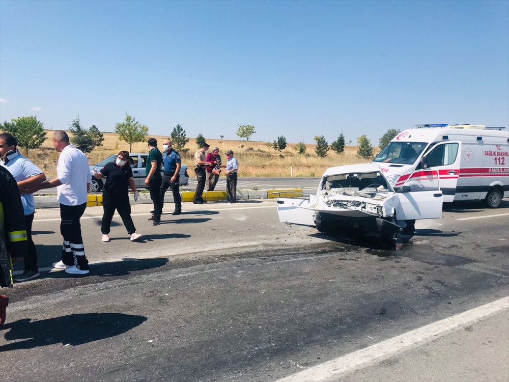 Konya’da Zincirleme Trafik Kazasında 4 Kişi Yaralandı