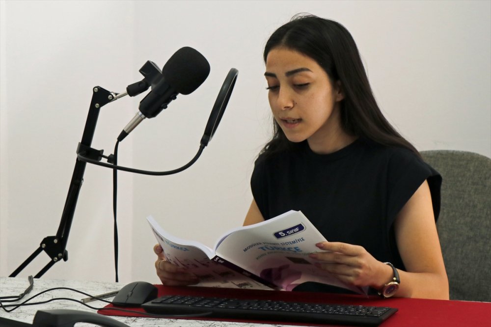 Liseliler Telafi Eğitiminde Görme Engelli Öğrencilere "Ses" Oldu