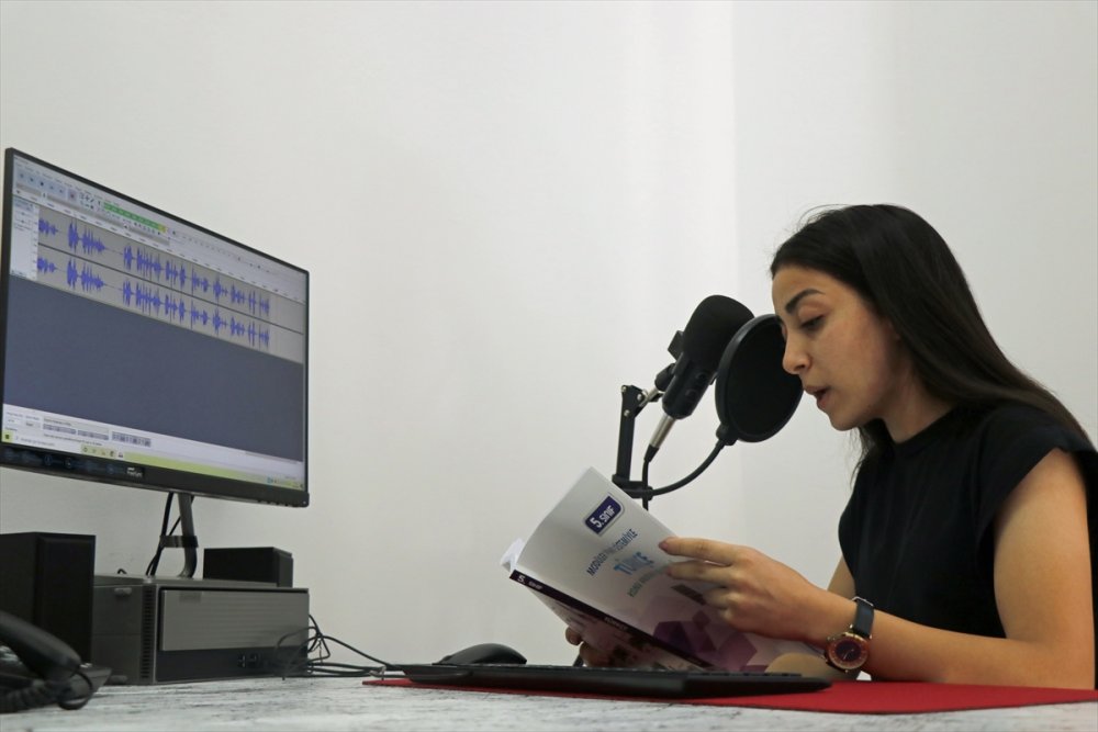 Liseliler Telafi Eğitiminde Görme Engelli Öğrencilere "Ses" Oldu