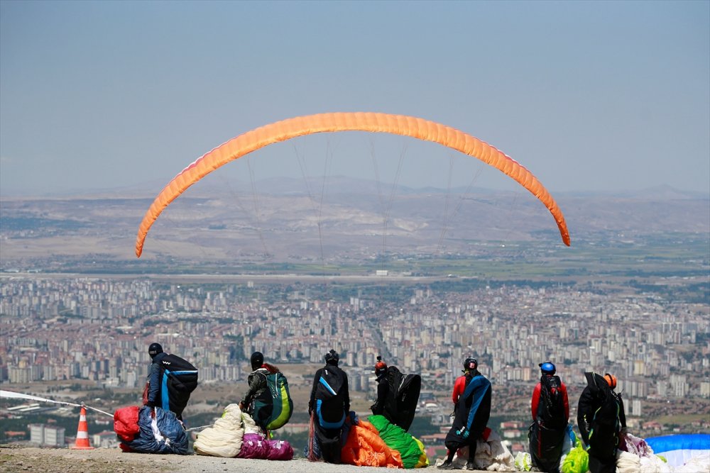12. Ali Dağı Yamaç Paraşütü Mesafe Şampiyonası, Kayseri'de Devam Ediyor