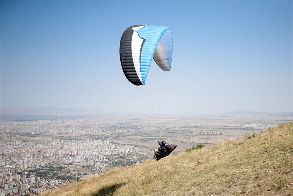 12. Ali Dağı Yamaç Paraşütü Mesafe Şampiyonası, Kayseri'de Devam Ediyor