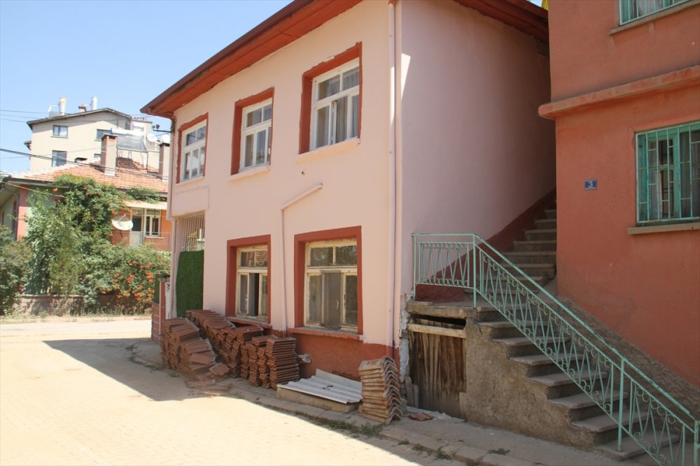 Beyşehir'de Boya Yaparken Pencereden Düşen Kişi Yaralandı